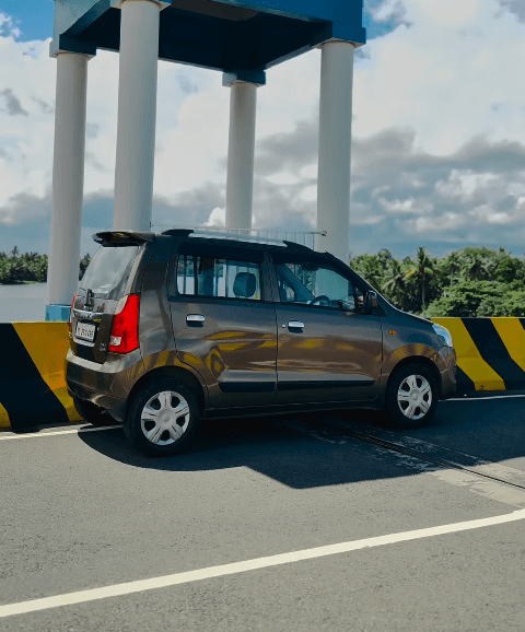 2018 Maruti Suzuki WagonR VXI Automatic (2/2)